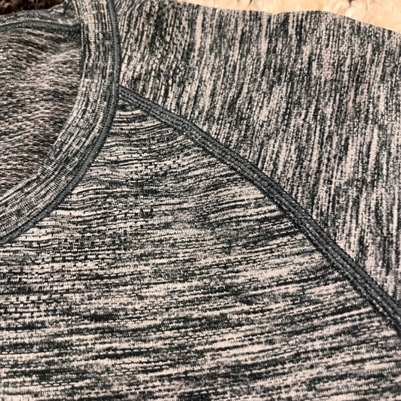 Grey Lulu Lemon swiftly tech - Picture 2 of 6